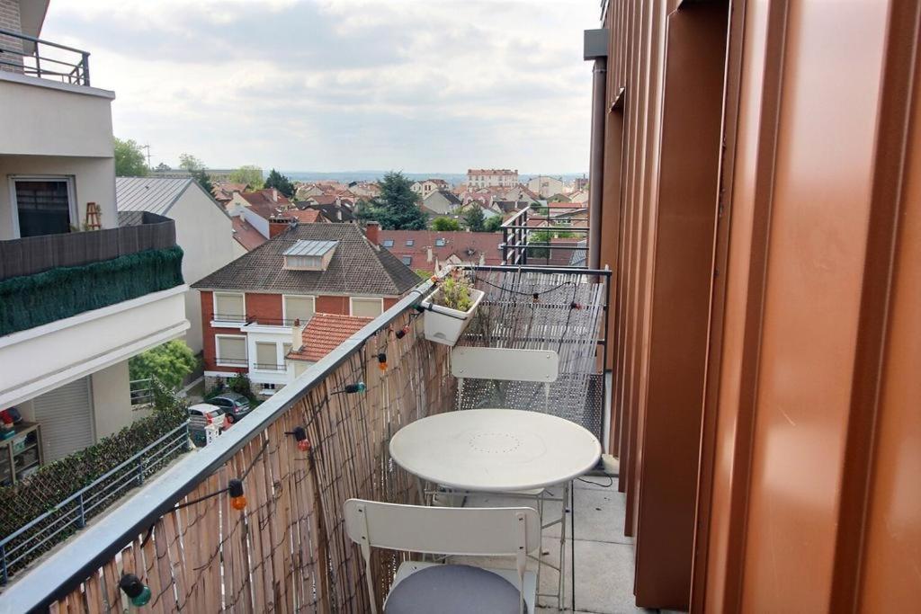 Le Toit Du Montvalerien Suresnes Apartment Exterior photo